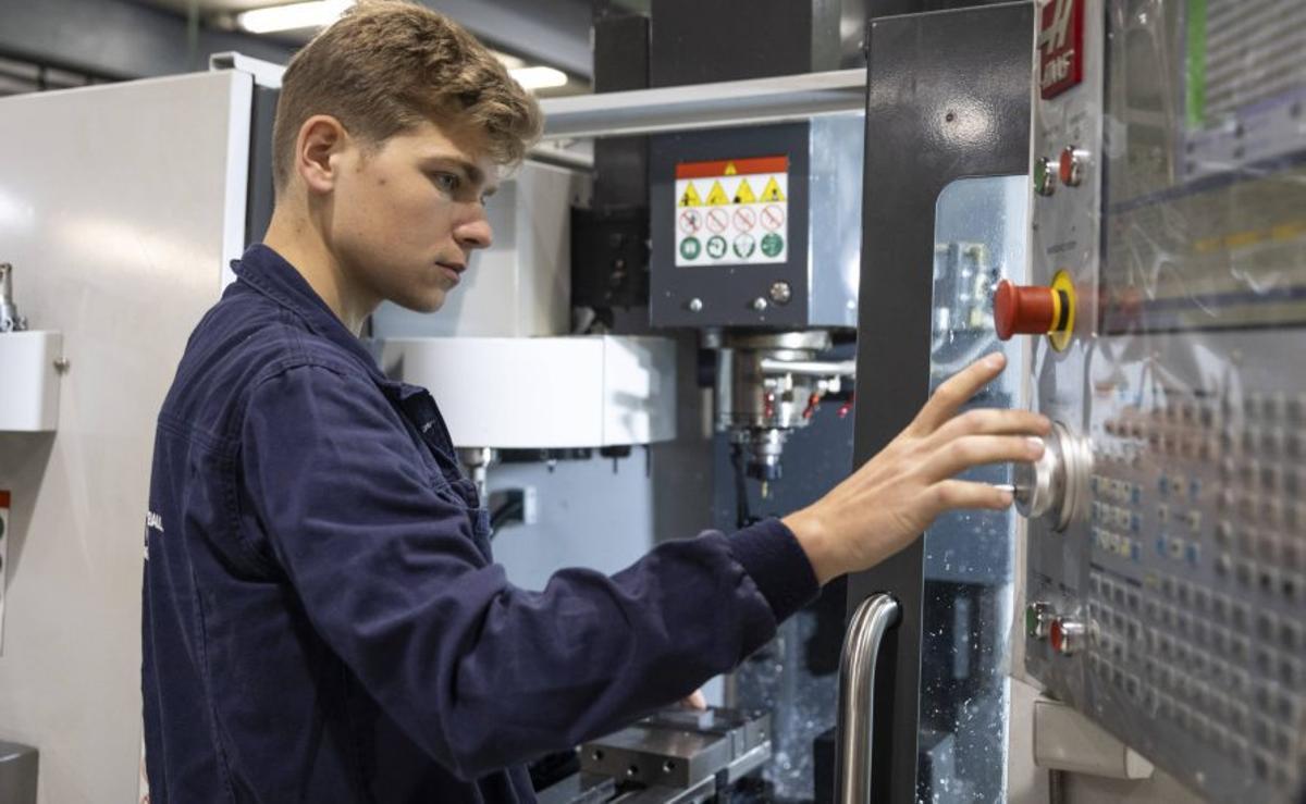 L’FP dual reclama més implicació de les empreses