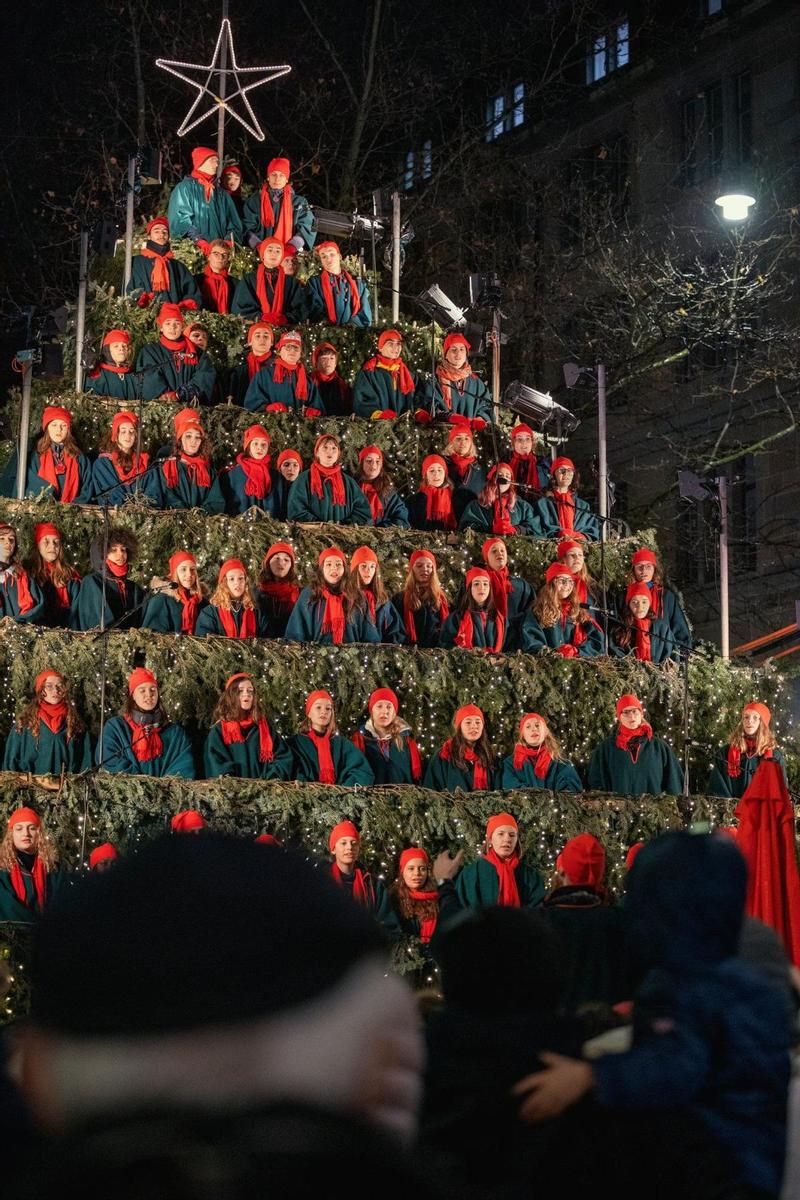 El árbol del mercadillo navideño "Singing Christmas Tree"