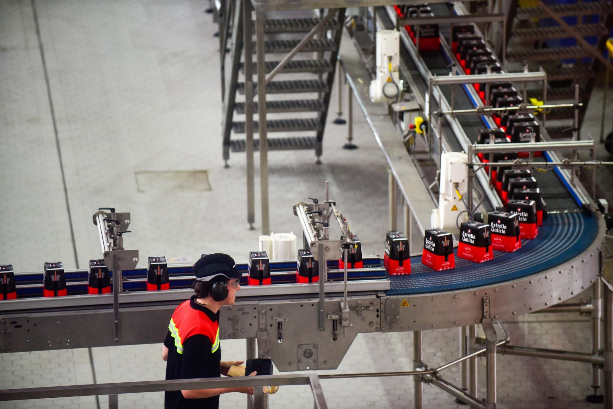 Estrella Galicia estrena 'cocina': visita a las instalaciones de la nueva fábrica en Morás