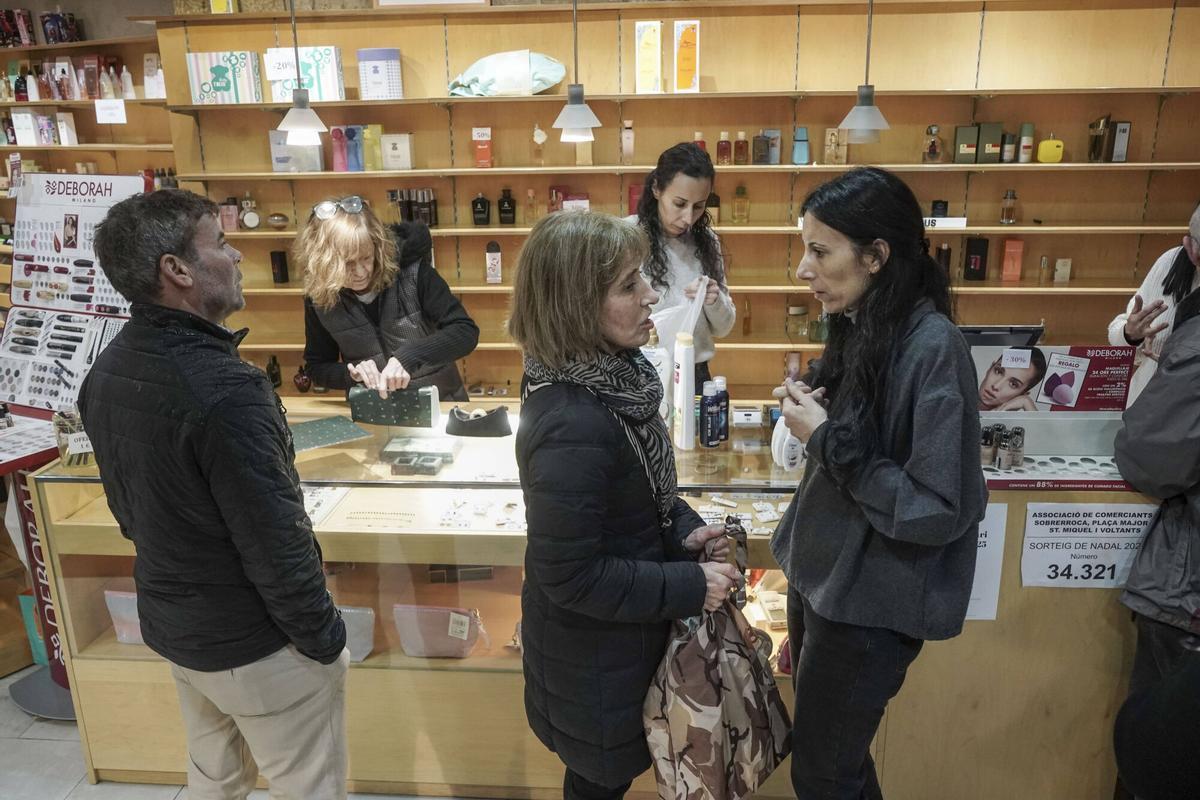 Últim dia d'obertura de la perfumeria Regina Últim dia d'obertura de la perfumeria Regina