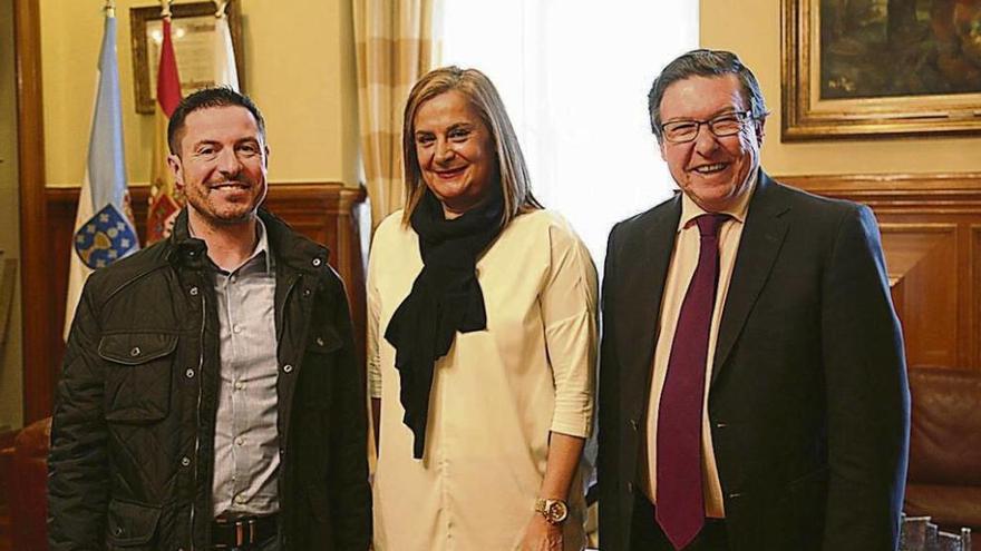 Carmela Silva, junto a Roberto Jorge Correa, a la izquierda de la imagen. // Diputación