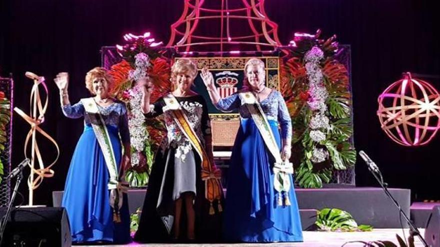 Reina y Damas de los mayores en San Vicente