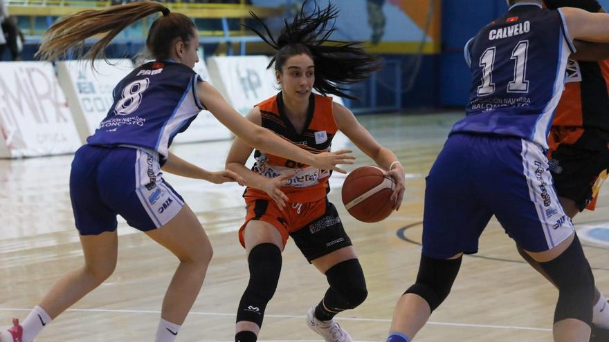 Carlota Menéndez, en su primer partido como jugadora del Recoletas Zamora.