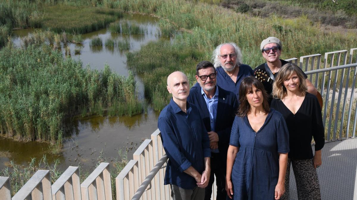 Alguns dels artistes que participen en la cançó &#039;Som natura!&#039; contra l&#039;ampliació del Prat