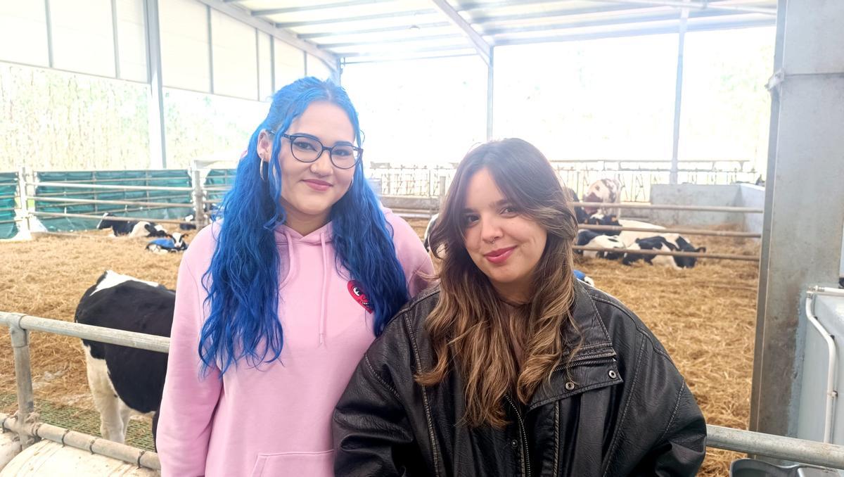 Alba, izquierda, y Evanna, de 21 y 20 años, sueñan con ser veterinarias