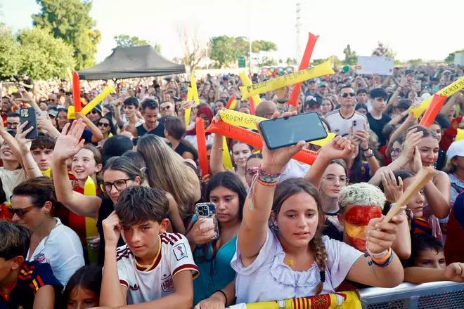 Locura en Foios para recibir a Ferran Torres
