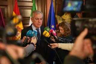 El alcalde de Sevilla traslada la presión a la oposición por la falta de policías en Navidad