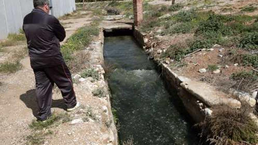 El mar se come diez metros de playa en Elche