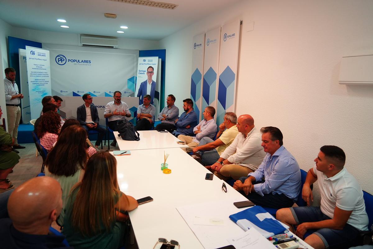 Reunión de los representantes del PP en Pozoblanco, este miércoles.