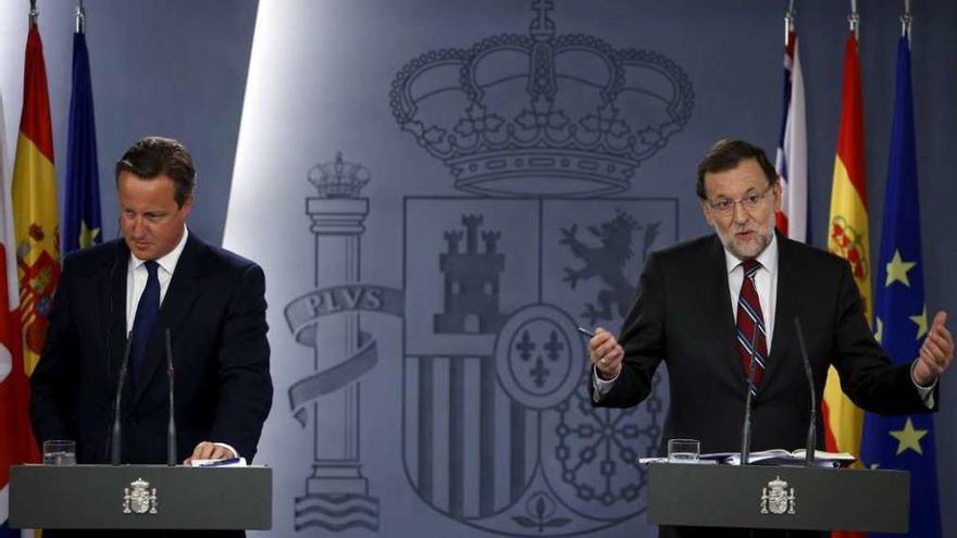 Cameron y Rajoy, durante la conferencia de prensa en la Moncloa. // Reuters