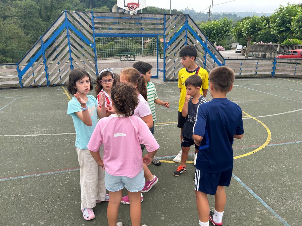 EN IMÁGENES: Niños participando en juegos en Lieres en las colonias urbanas de Siero