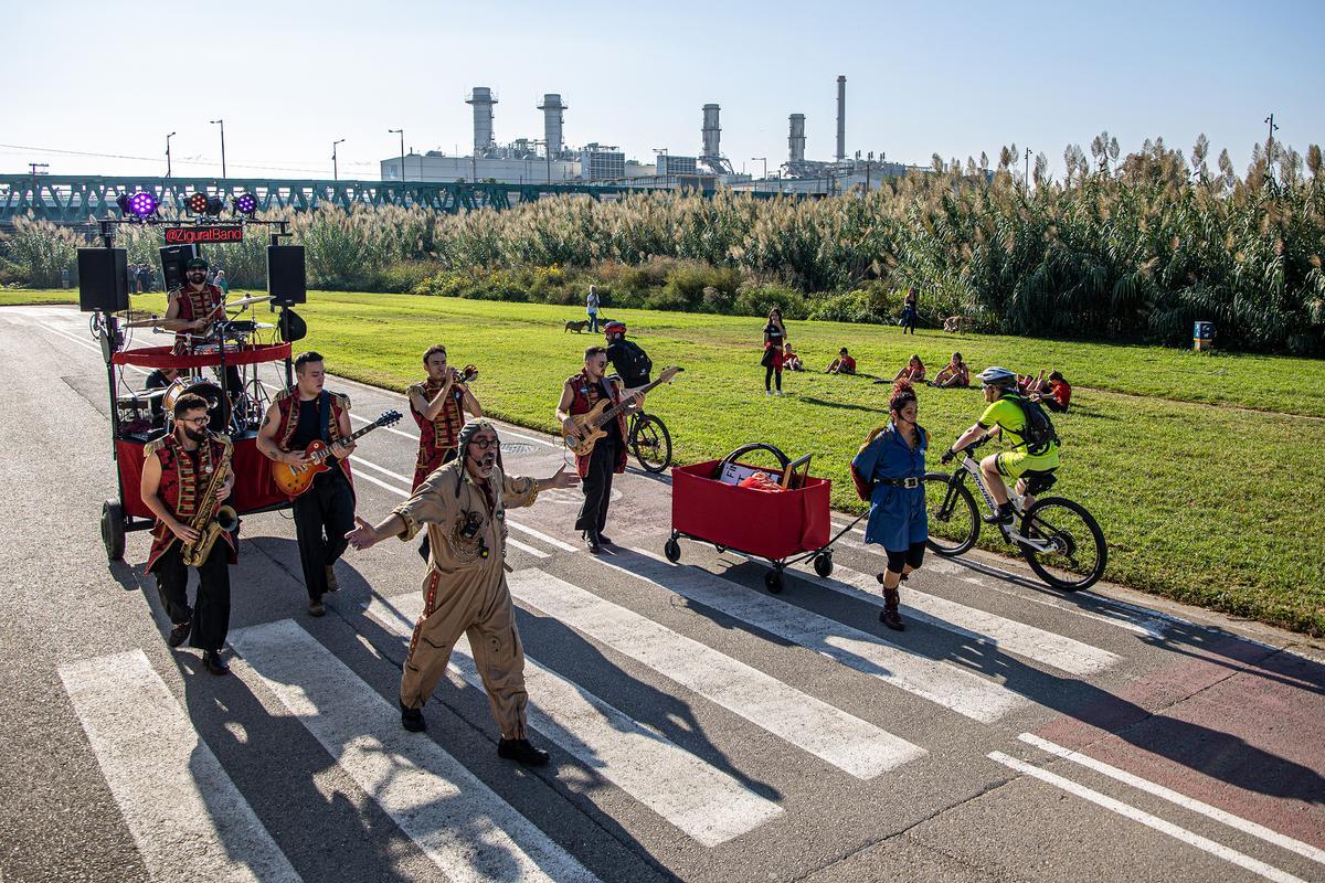 La fiesta de Va de Besòs, en el Parc del Litoral del Besòs