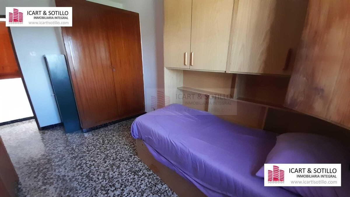 Galería de imágenes: Casa con piscina en venta en Vinaròs: una propiedad urbana con gran parcela y descuento de 15.000 euros