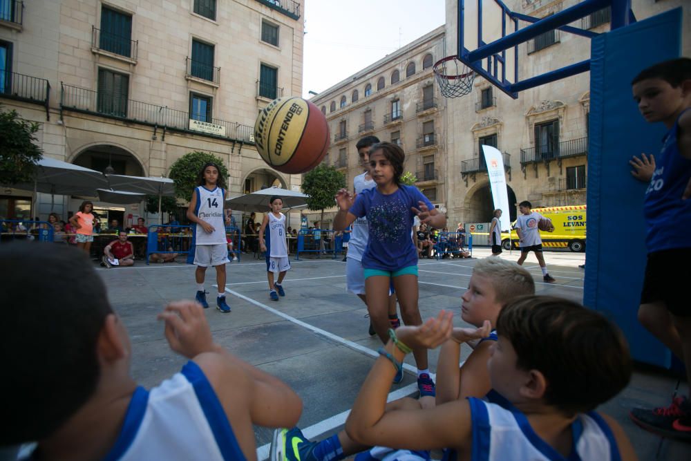 El baloncesto toma la calle en Alicante