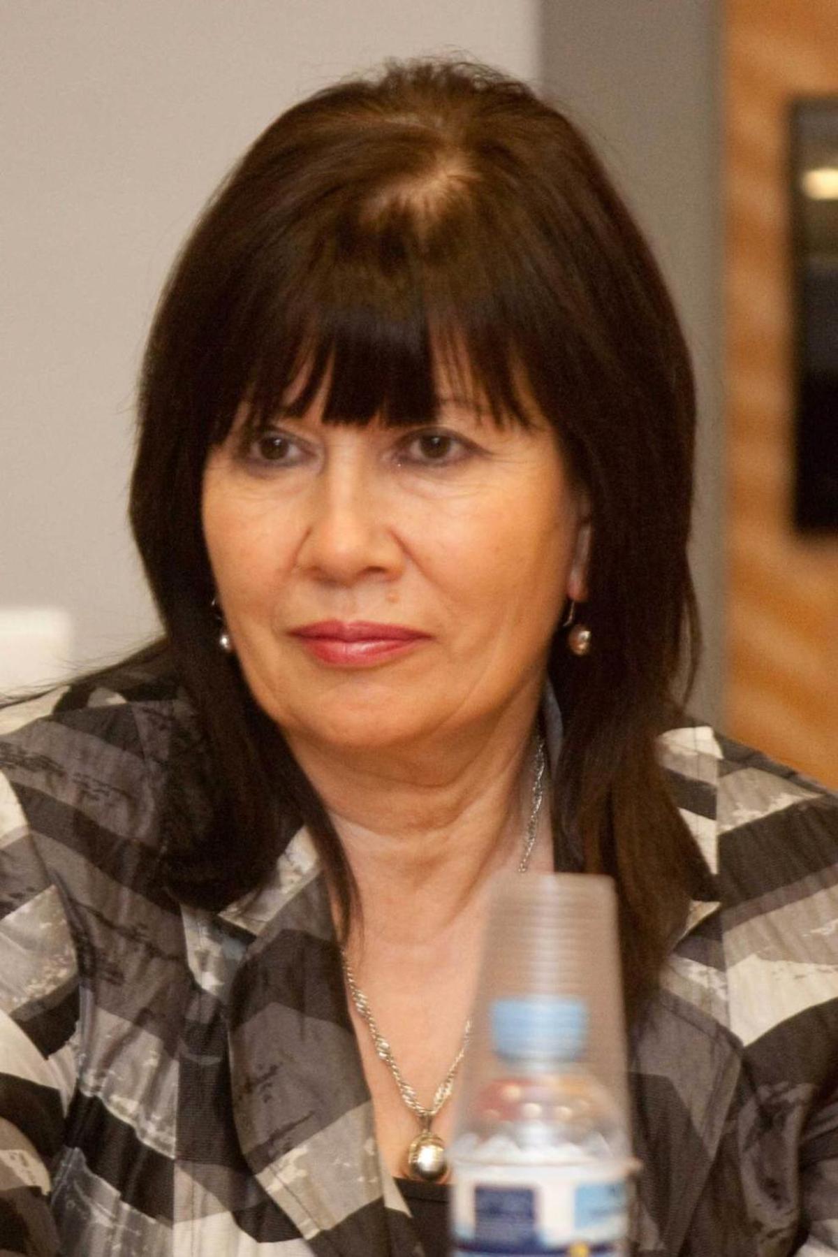 Esther García.