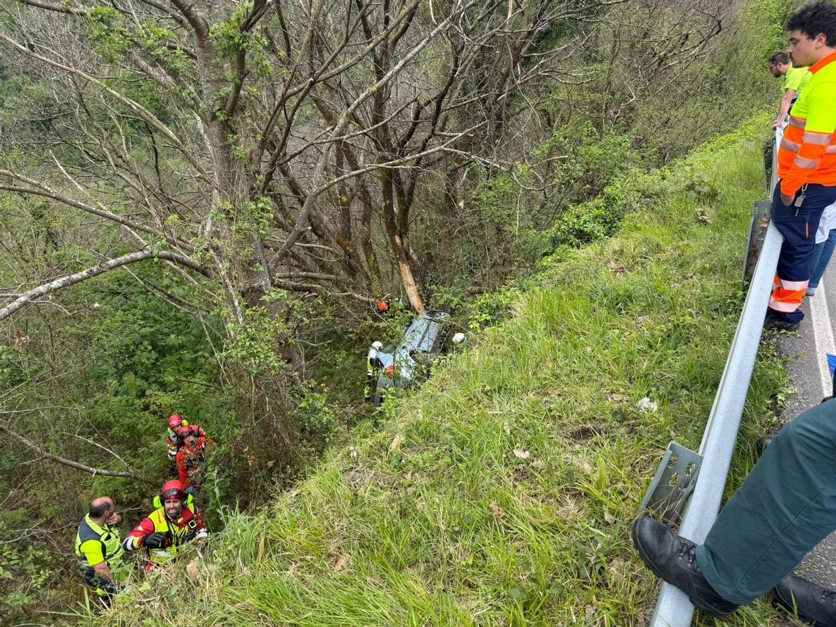 El lugar donde quedó el coche, desde la carretera.