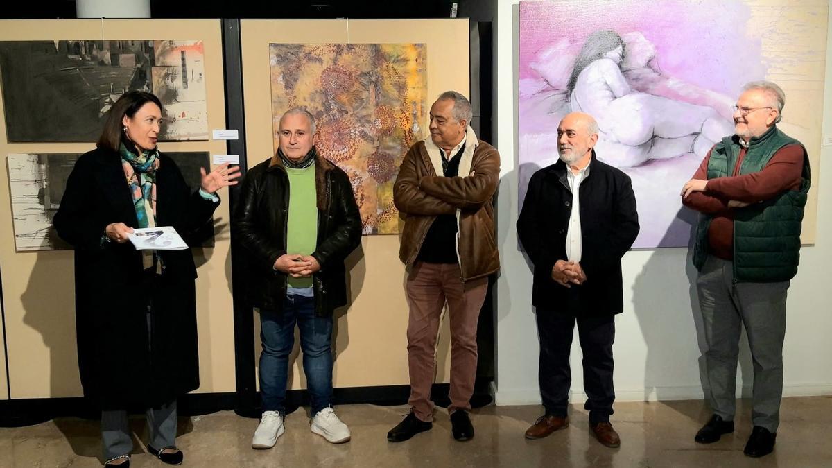 Presentación de la exposición durante su inauguración.