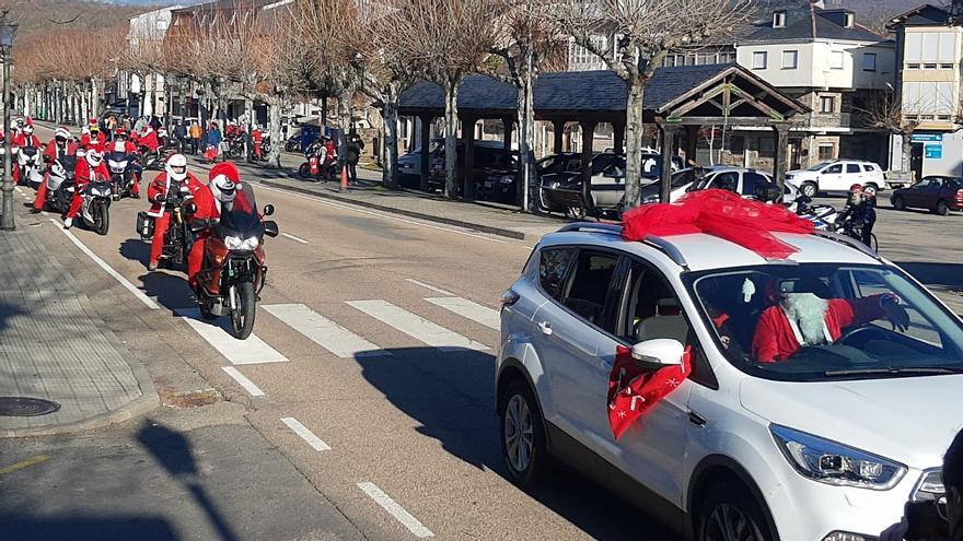 GALERÍA | Papá Noel cambia los renos por las dos ruedas en Sanabria