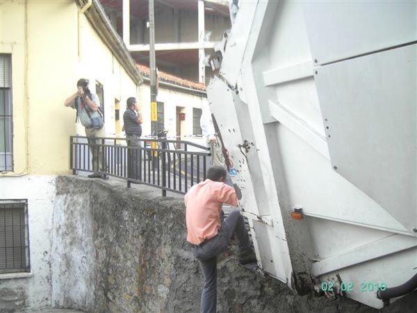 Accidente de un camión de recogida de basura de Plasencia