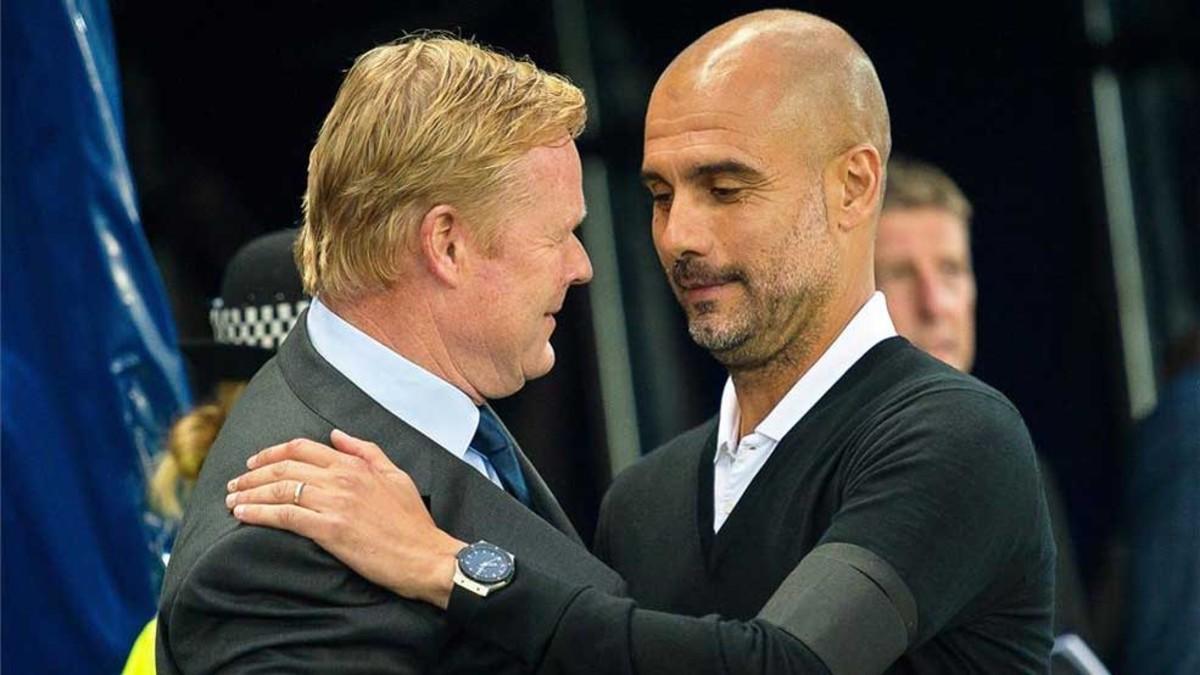 Pep Guardiola, abrazando a Koeman antes del partido