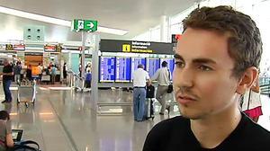 El pilot mallorquí afirma, abans de volar, que la seva intenció era recuperar-se com cal però que ha d’intentar córrer diumenge.