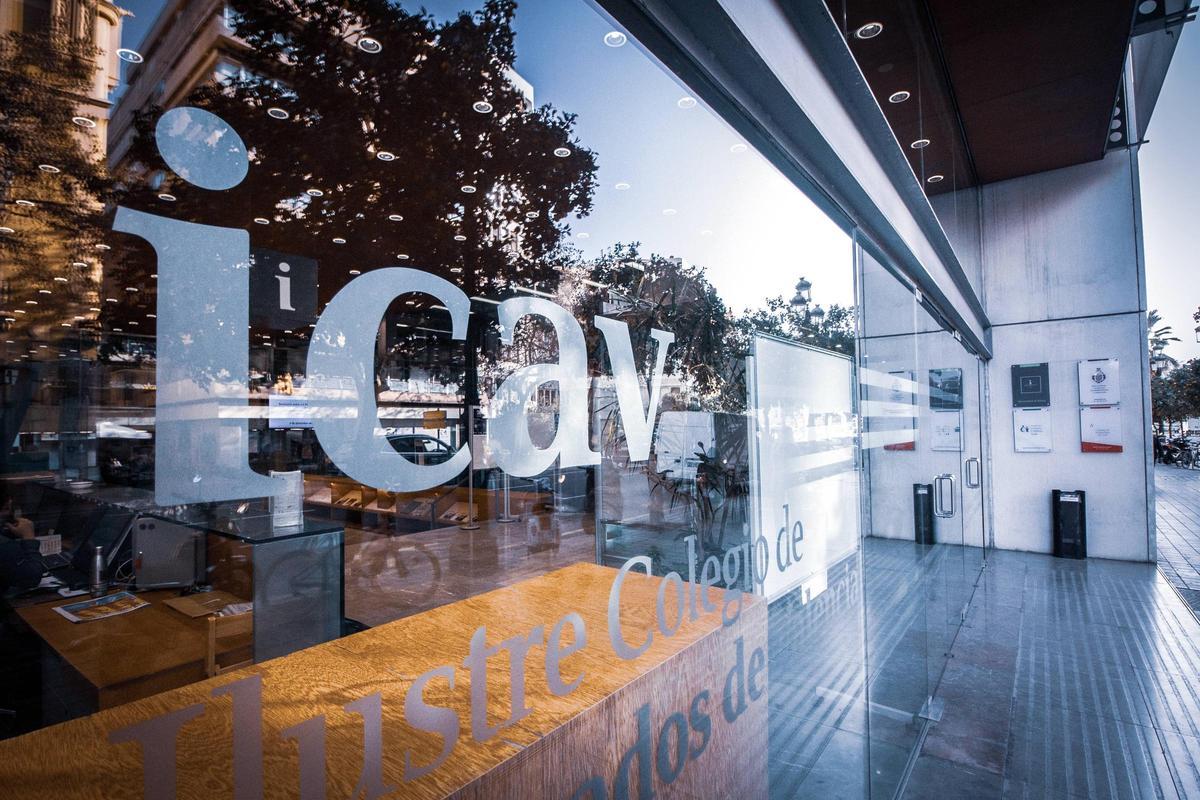 Facahada del Ilustre Colegio de Abogados de Valencia.