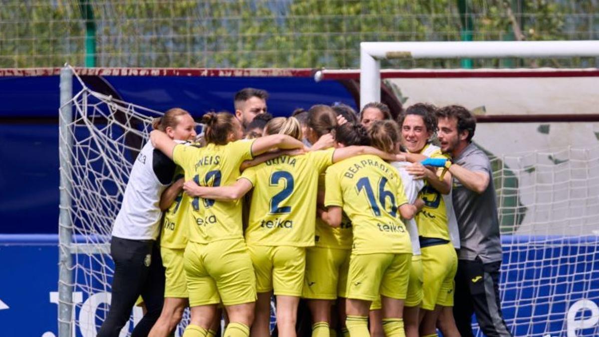 Las jugadoras del Villarreal celebran el objetivo conseguido