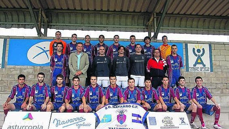 La plantilla del primer equipo del Navarro para la temporada 2010-2011.