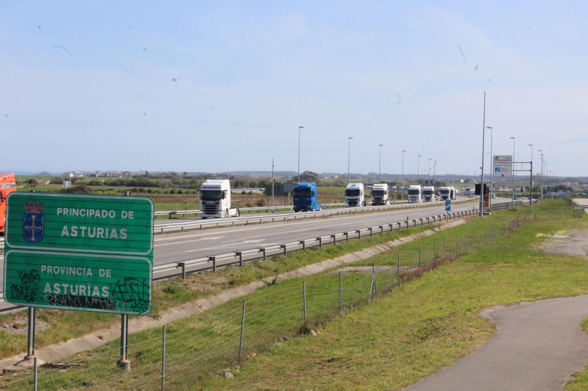 EN IMÁGENES: Así está siendo el paro del transporte en Asturias