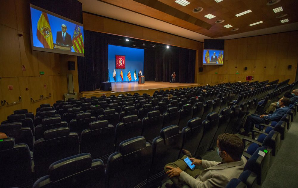 Acto de clausura del curso de la Universidad de Alicante presidido por el rector Manuel Palomar.