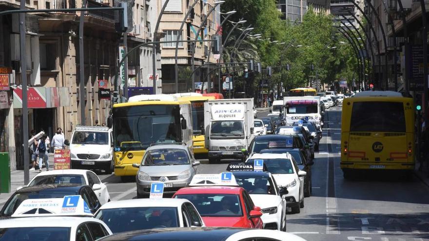 Los profesores de autoescuelas han protestado por el centro de Murcia