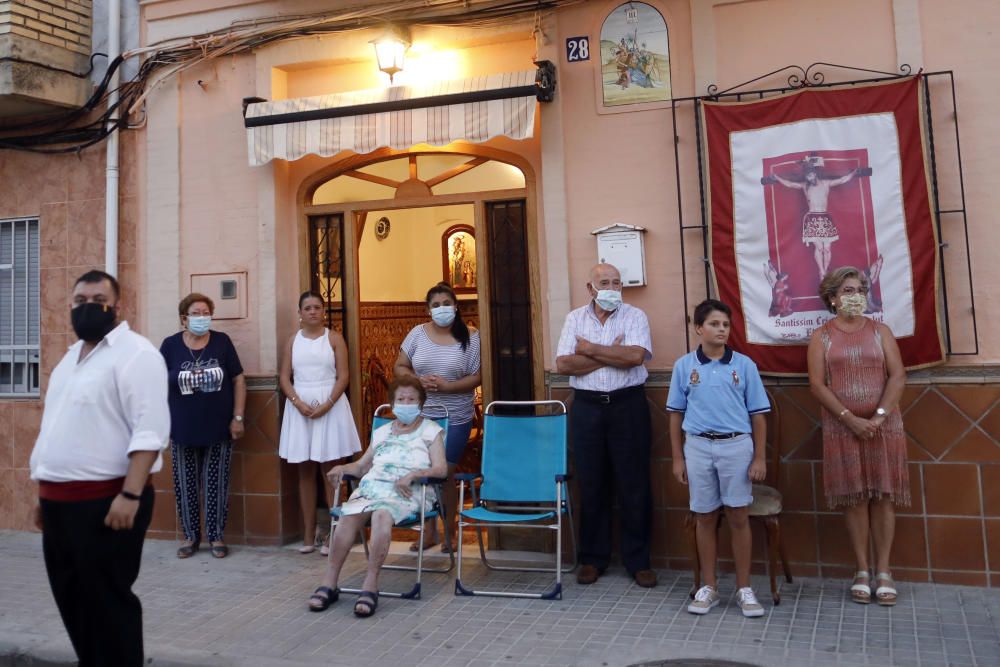 Procesión en la calle del Cristo de la Salud del Palmar