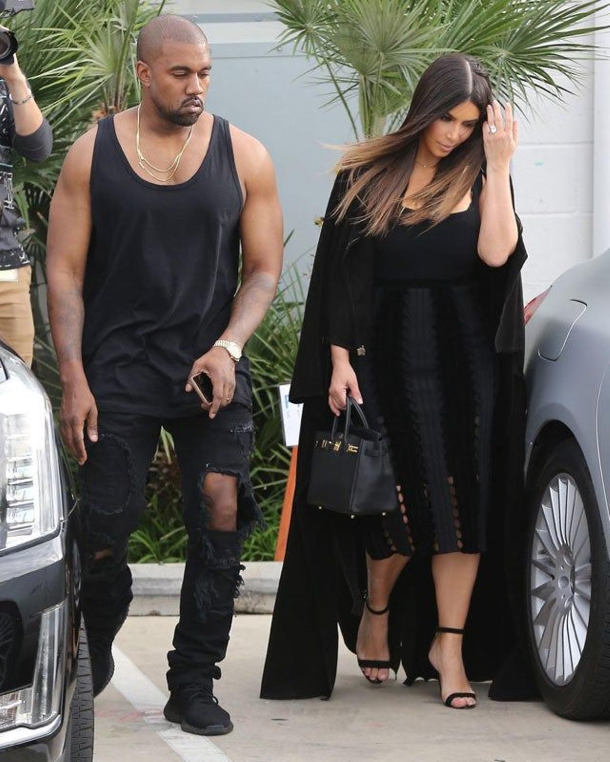 Kim Kardashian y Kanye West, cerca de subirse al coche