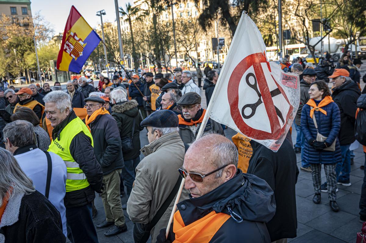 La Coordinadora de pensionistas se manifiesta por el centro de Barcelona