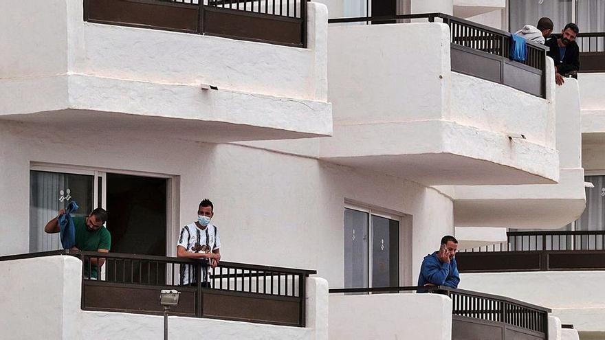 Migrantes en un hotel de Tenerife