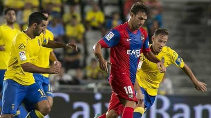 Las Palmas no logra derribar el muro del Levante