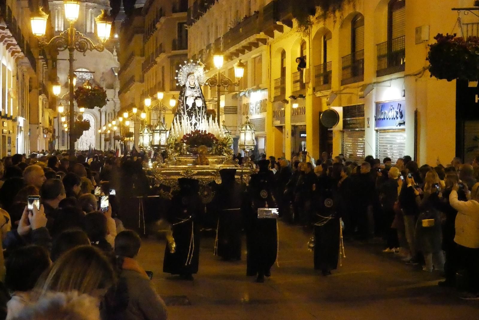 En imágenes | Zaragoza se conmueve con el 'Encuentro' de Jesús del Calvario y la Virgen de los Dolores