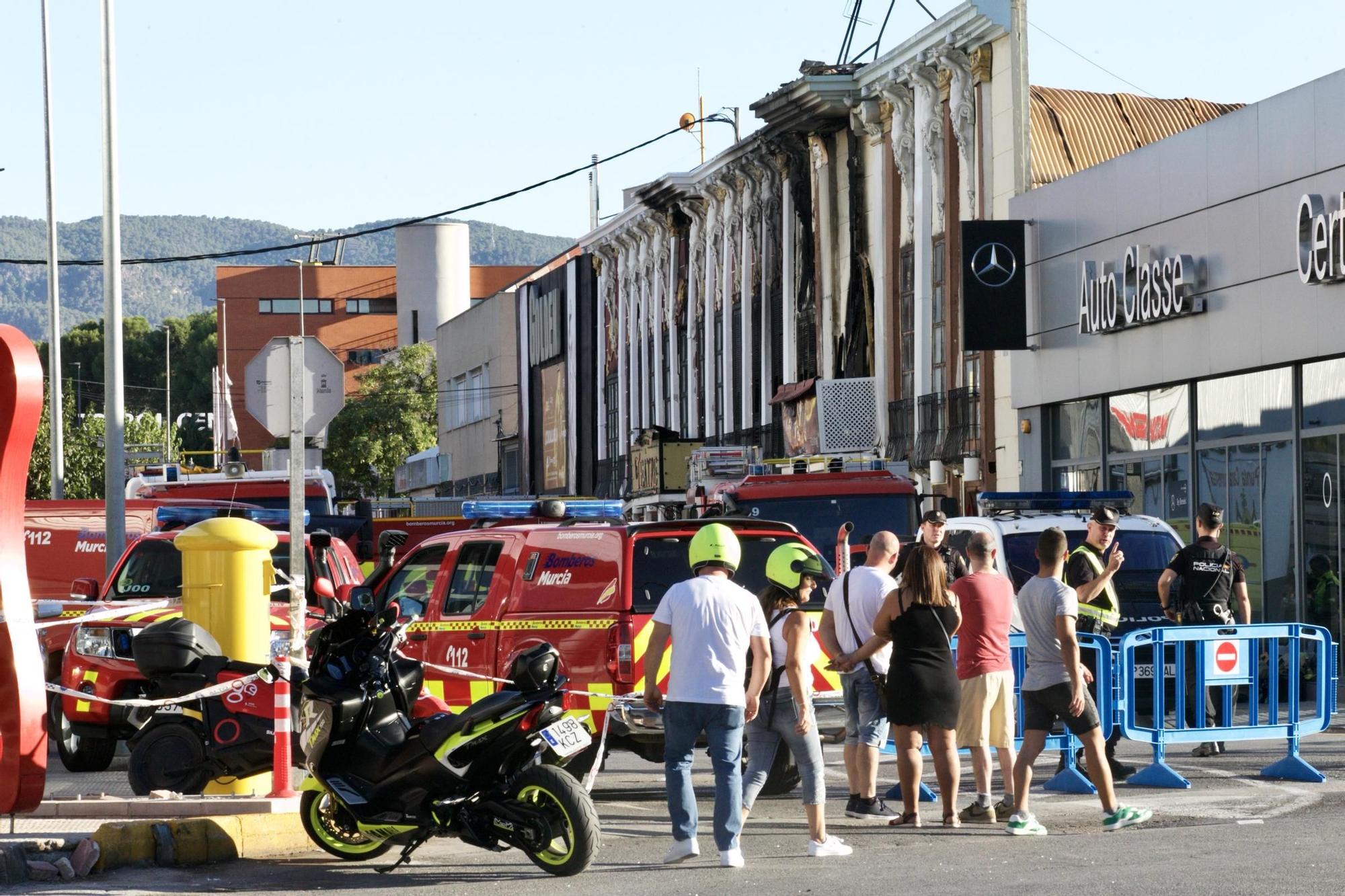 Las imágenes de la zona de ocio de Atalayas tras el incendio en dos discotecas