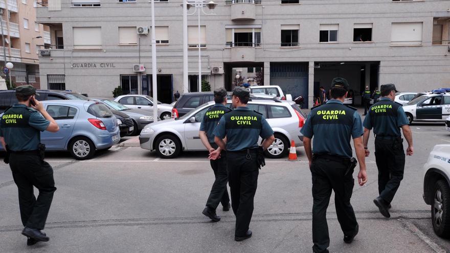 La Guardia Civil de Torrevieja arresta a una mujer con 12 órdenes de búsqueda judicial