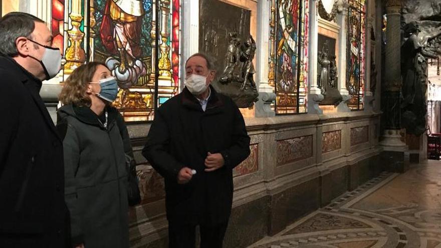 Àngels Chacón, Lluís Magriñà i Valentí Junyent a l&#039;avantsala de la Cova de Sant Ignasi