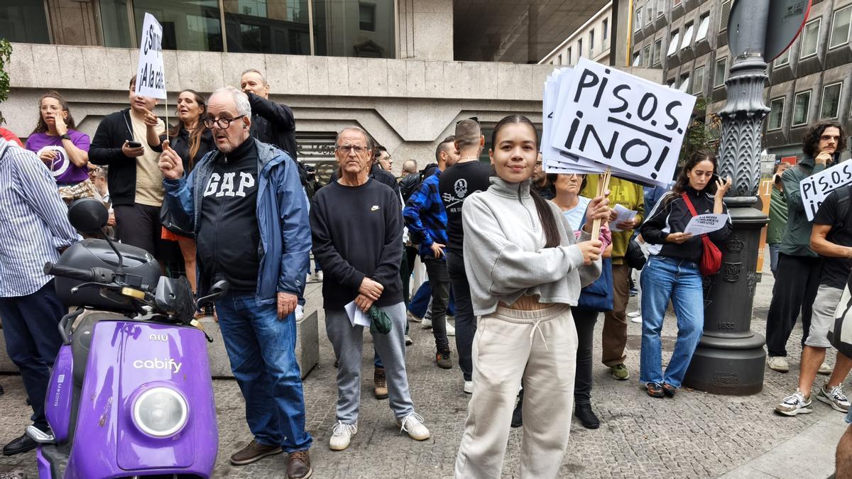 Del chotis por la vivienda de la otra Maricarmen a los cientos de carteles de Marcela: lo que no se vio de la manifestación en el Congreso