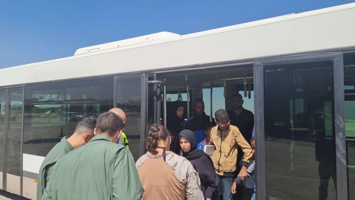 Los menores que llegarán esta tarde a España con sus familias
