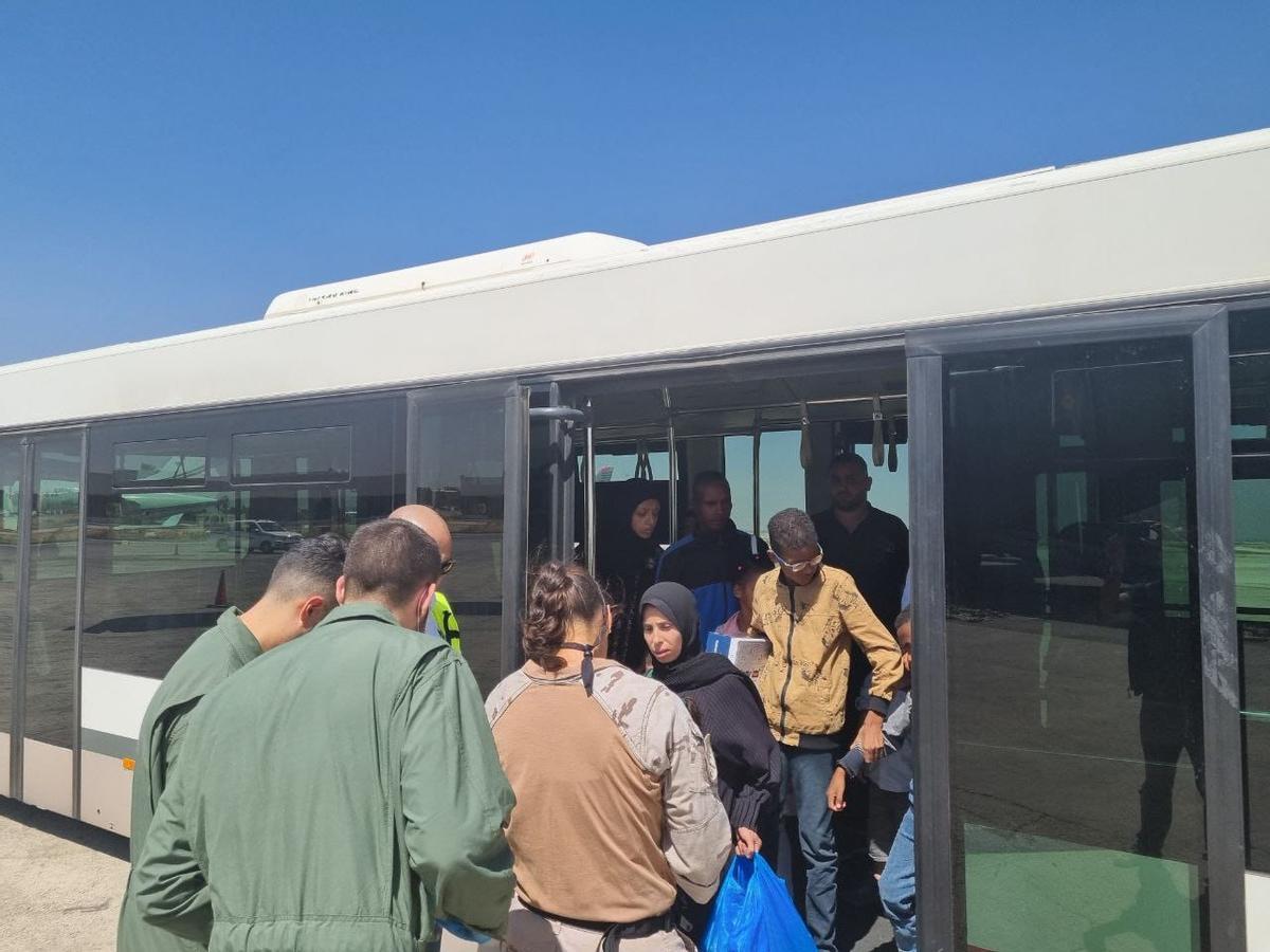 Los menores que llegarán esta tarde a España con sus familias