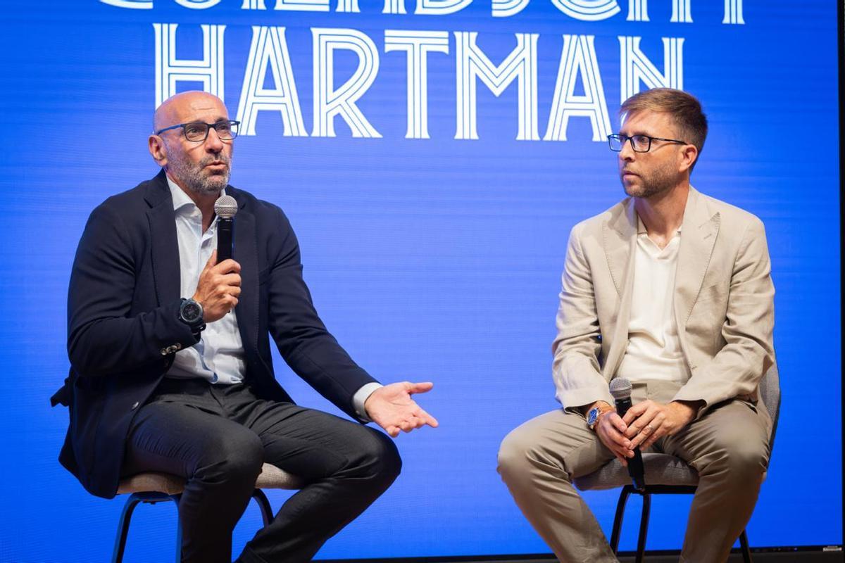Monchi, director general deportivo del Espanyol, y Andrés Merello, Dircom del club, durante la presentación de Hartamn