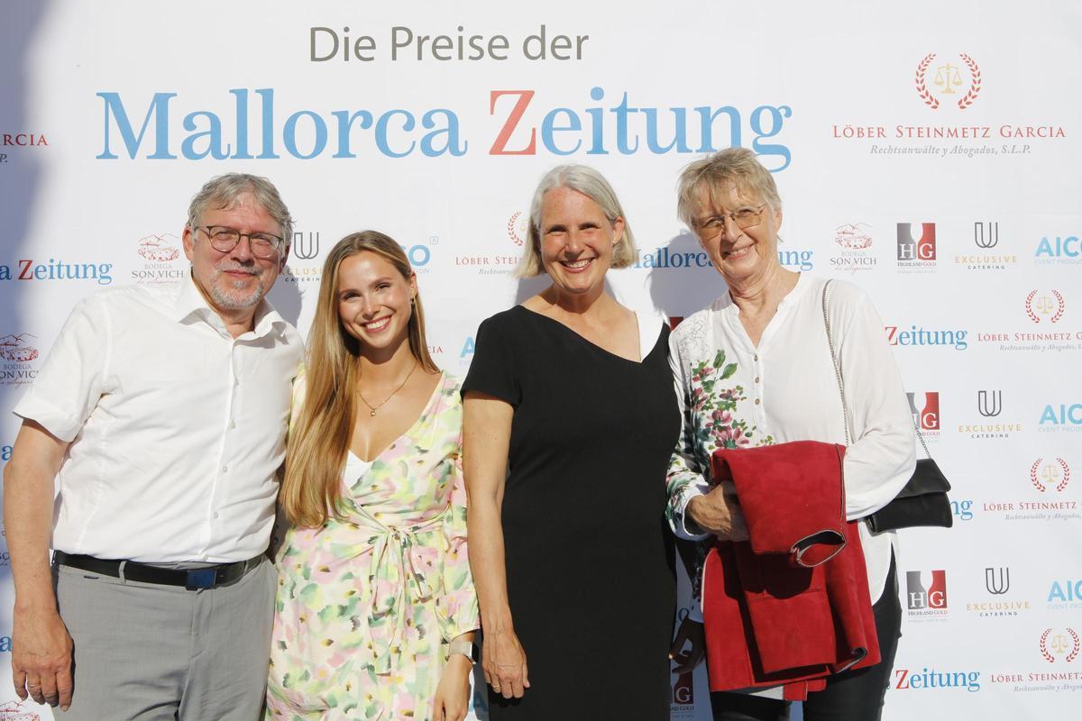 Holmfried Braun, Ella und Martje Mechels, Ruth Albrecht (v.l.).