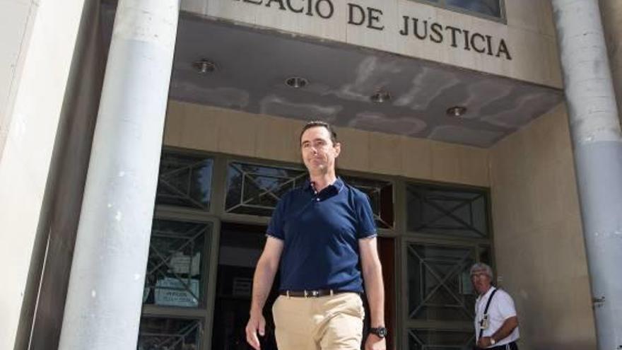 Miguel López abandona el lunes los juzgados de Alicante tras su comparecencia semanal.