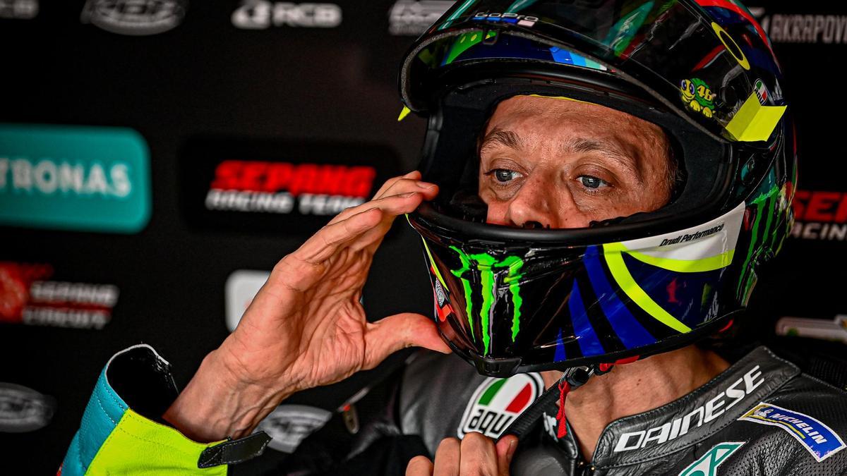 Valentino Rossi, en el box de Petronas Yamaha