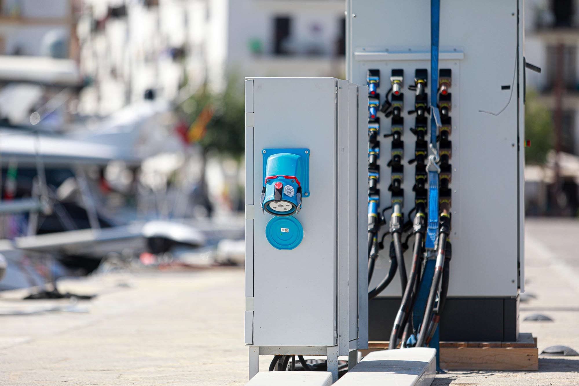 Instalaciones eléctricas del Martillo en el Puerto de Ibiza