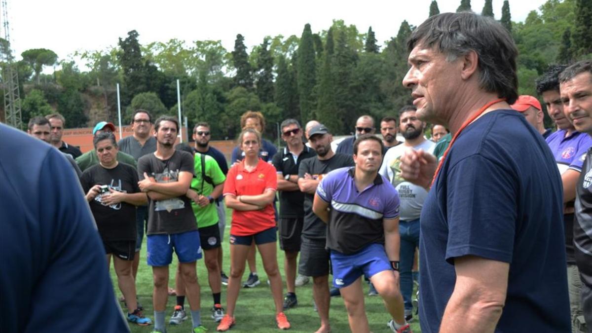 Daniel Hourcade en el campo de Rugby de la Foixarda