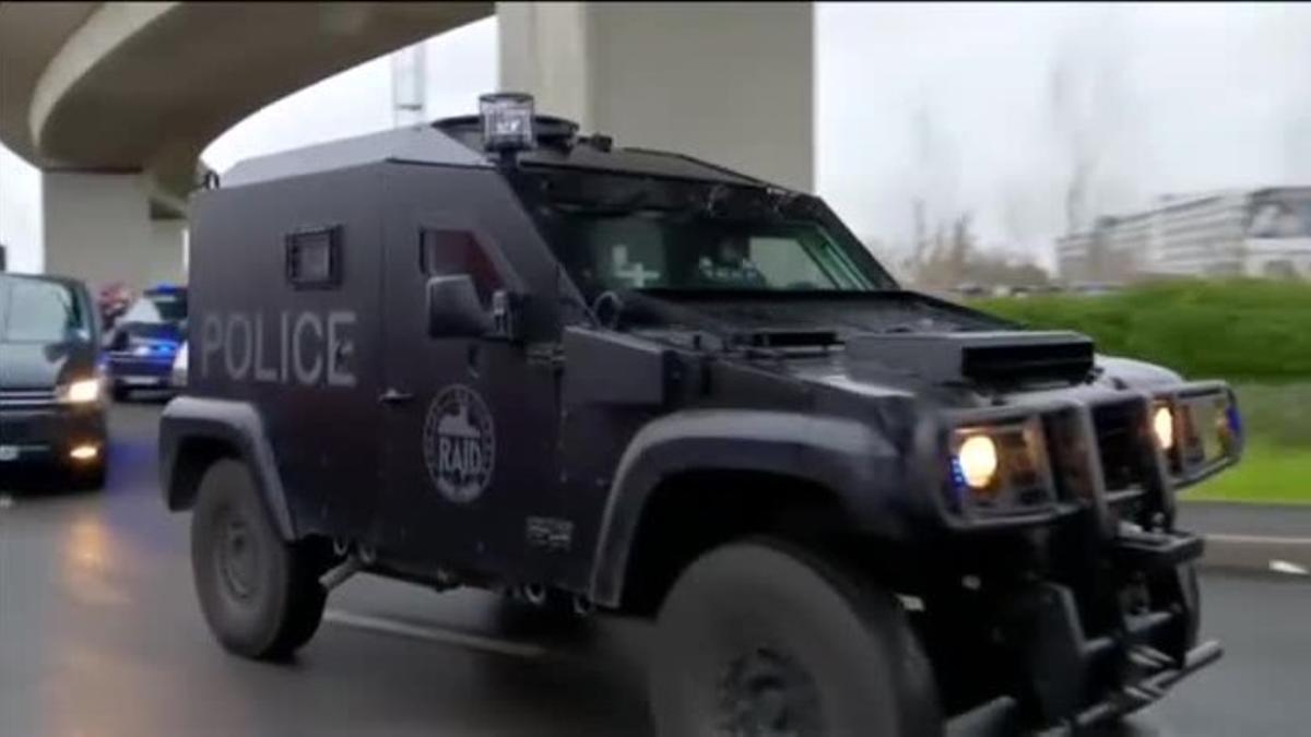 Un hombre abatido tras intentar robar un subfusil a una soldado en el aeropuerto de Orly